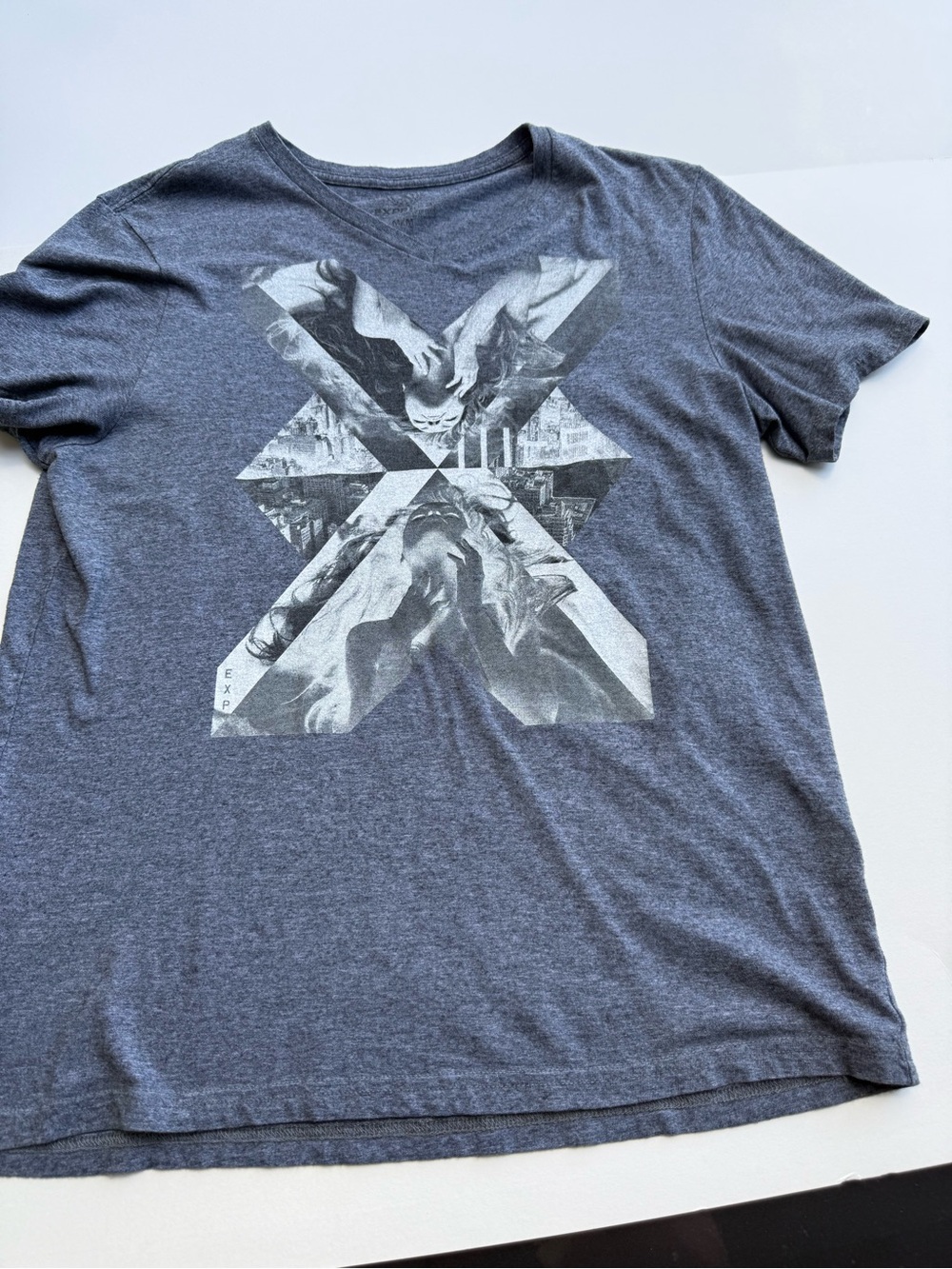 Express Mens T-Shirt Size M Blue Gray Short Sleeve VNeck City Girl Graphic Print